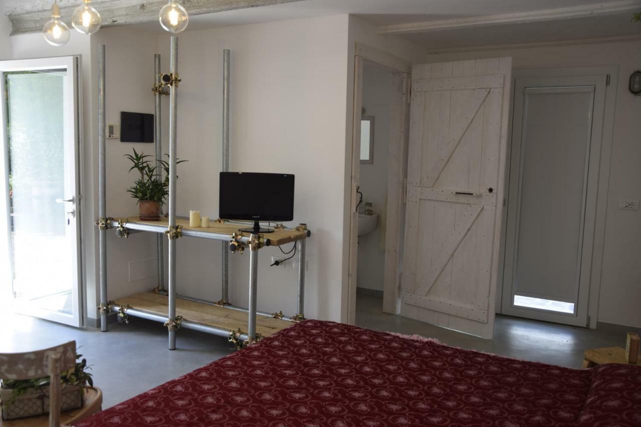 Capannone111 Bed and Breakfast Castiglione di Ravenna Buitenkant foto